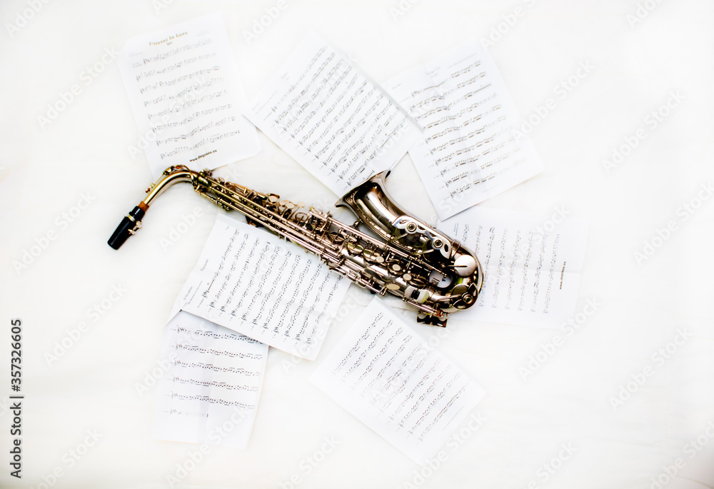 Obraz premium saxophone on white background