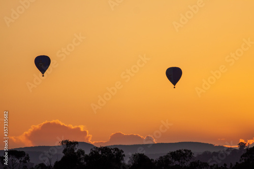 hot air balloon © Robert