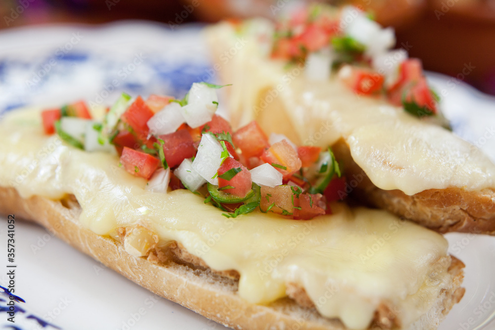 Traditional mexican dish known as molletes.