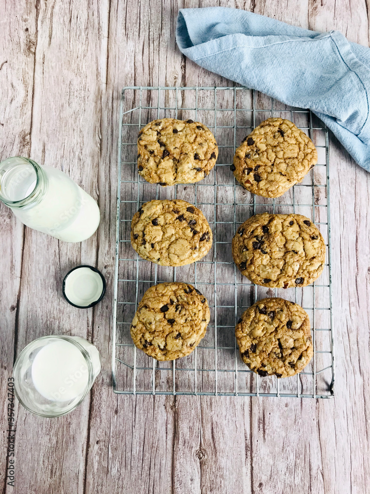 chocolate chip cookies and milk chocolate chip cookies and milk