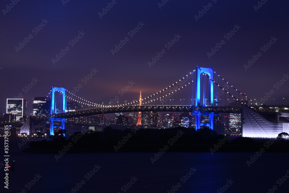 Obraz premium Blue rainbow bridge in Tokyo