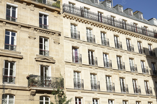 Immeubles à Montmartre © saxoph