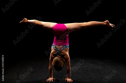 Fototapeta Naklejka Na Ścianę i Meble -  Strong youth gymnast 
