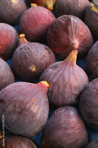 Vertical image of heap of magenta color fresh ripe figs 