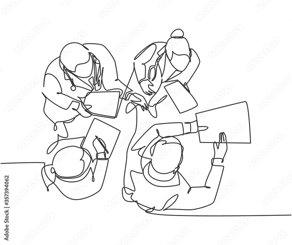 Single continuous line drawing of senior male doctor giving explanation to physician assistant about hospital procedures. Medical healthcare service concept. One line draw design vector illustration