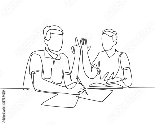 One continuous line drawing of young company founder formulating standard operating procedure for their startup. Business growth discussion concept. Single line draw graphic design vector illustration