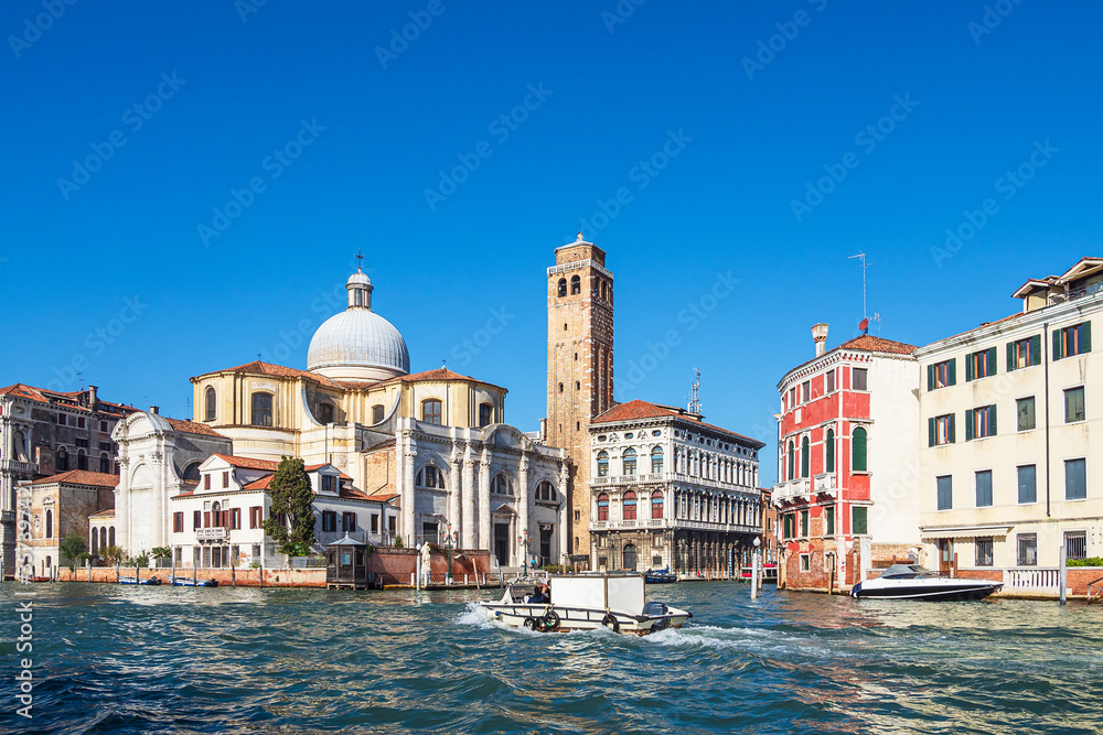 Historische Gebäude am Canal Grande in Venedig, Italien