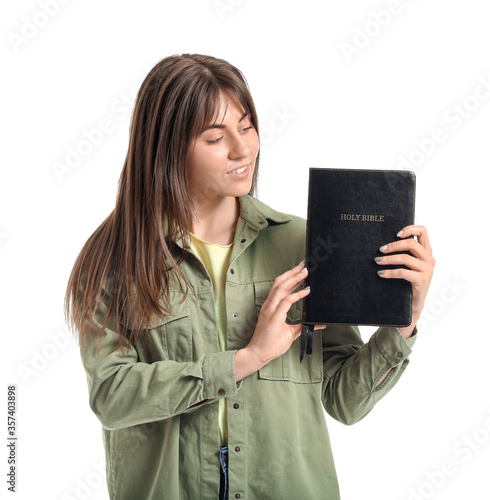 Young woman with Bible on w...