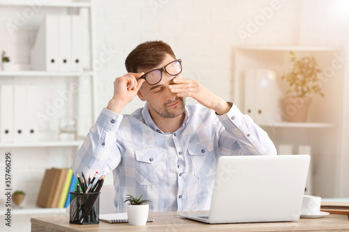 Фототапет Tired man working in office. Concept of sleep deprivation