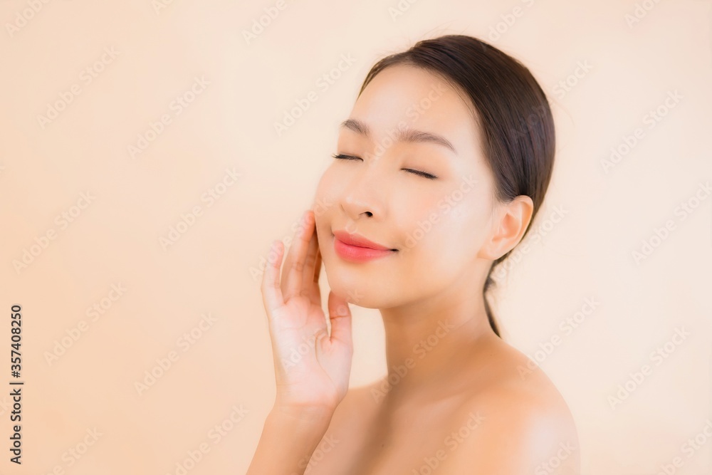 Portrait beautiful young asian face woman with beauty spa concept Portrait beautiful young asian face woman with beauty spa concept