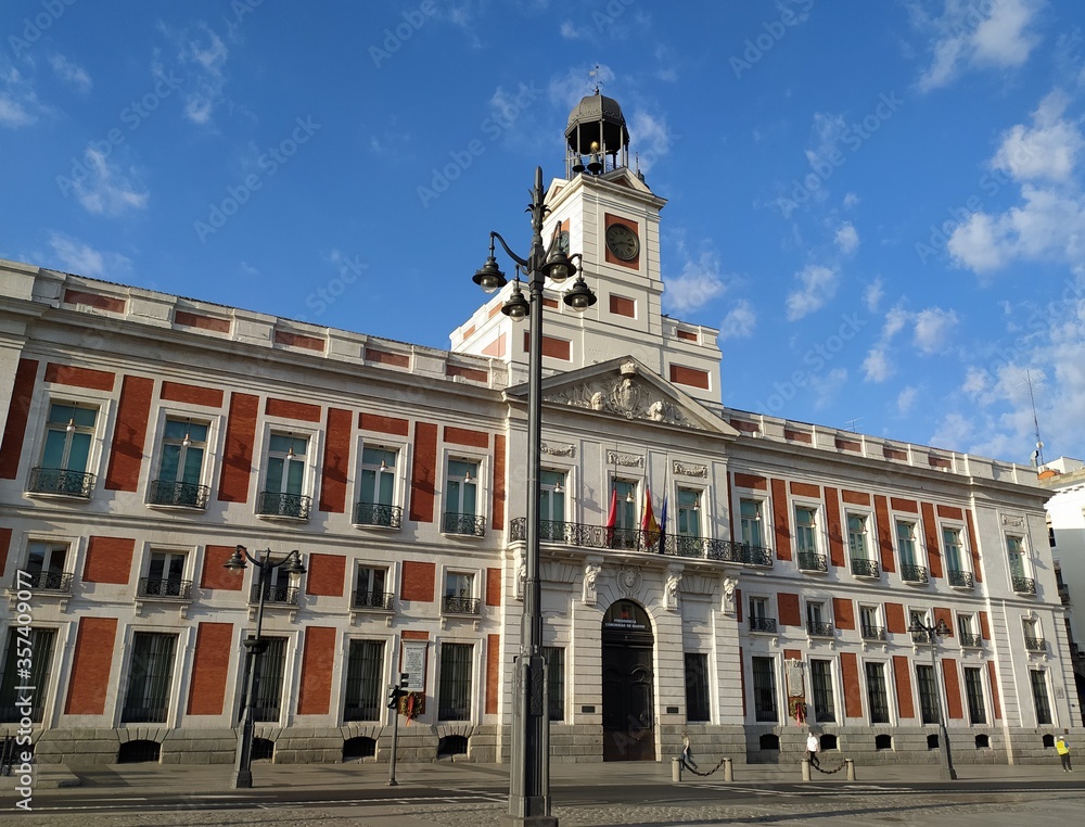 Fototapeta premium Edificio del Gobierno de la Comunidad de Madrid