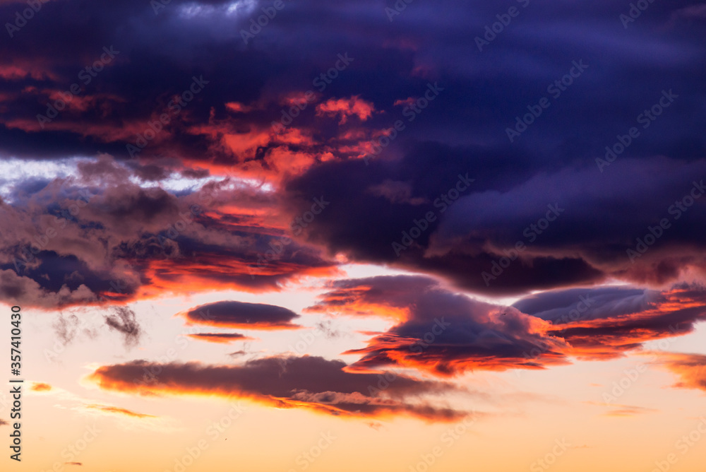 Fototapeta premium Cloudy sky of early morning before sunrise