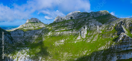 Fototapeta Naklejka Na Ścianę i Meble -  Spring landscape of mountains, in the Valle del Miera, Cantabria, Spain, Europe