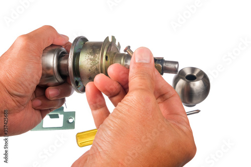 Assembling door knob