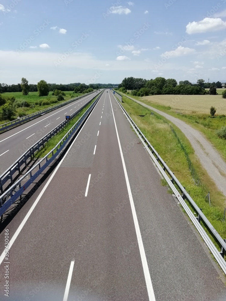 Naklejka premium Highway in covid time