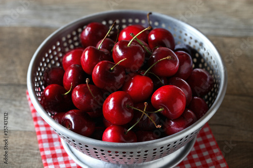 bing cherry fruits, american sweet cherry