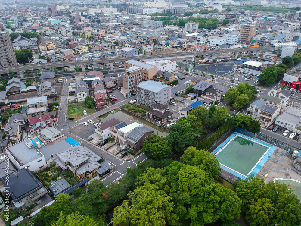 Obraz premium ドローンで空撮した夏の名古屋市の街風景