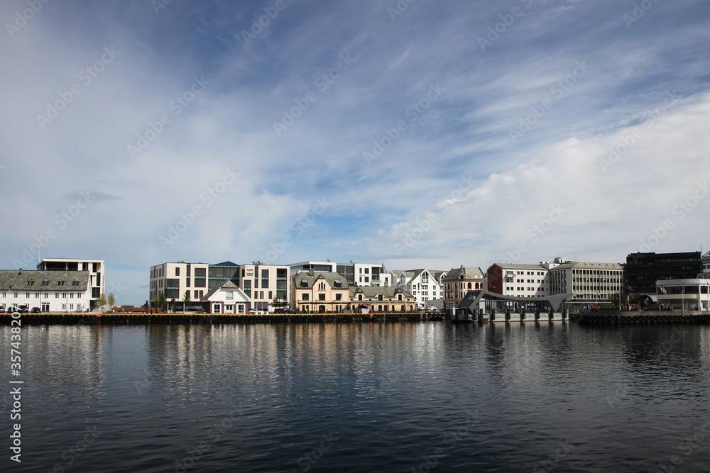 Fototapeta premium Alesund Stadt am Fjord in Norwegen