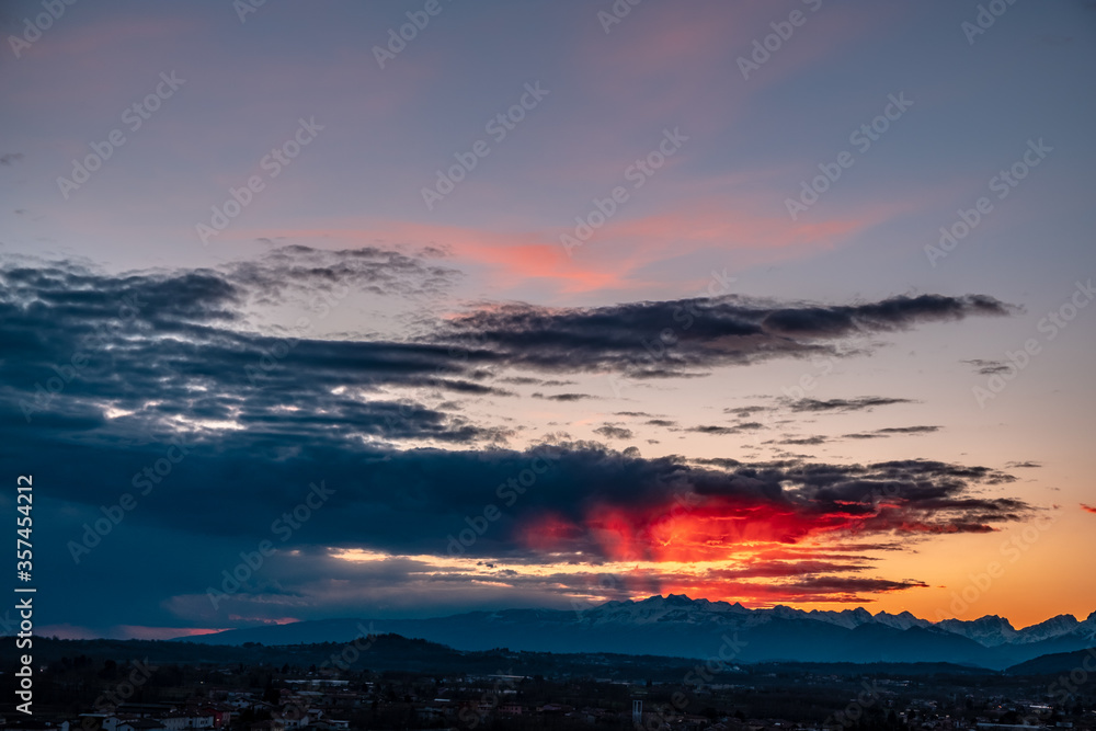 Obraz premium Winter colorful sunset in the countryside of Friuli-Venezia Giulia, Italy