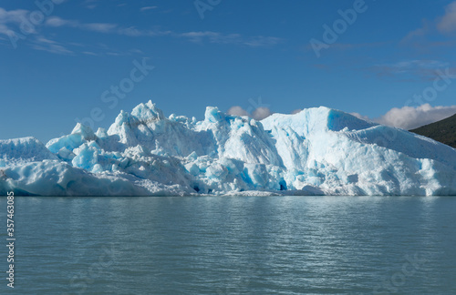 Icerbergs floating © Alexandre