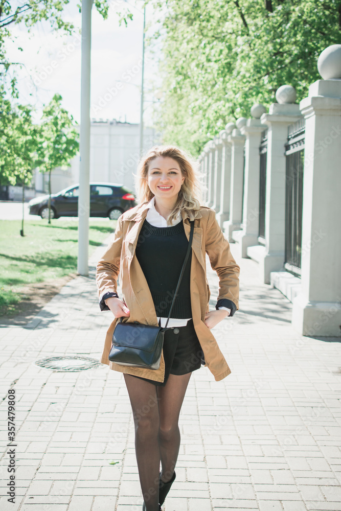 Obraz premium stylish blonde girl walks the streets