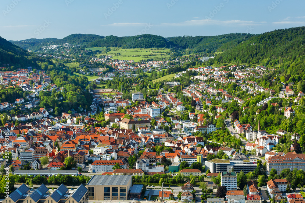 Stadt Albstadt auf der Schwäbischen Alb. Ausblick vom Kuhfelsen. 