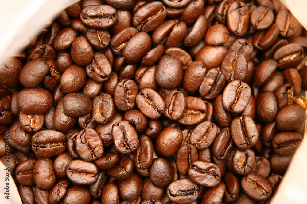 Fototapeta premium Brown tasty roasted coffee beans background