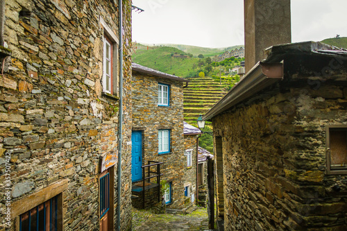 Fototapeta Naklejka Na Ścianę i Meble -  Stone houses and stone streets in the moutain village of Piodao, Aldeias de Xisto, Portugal