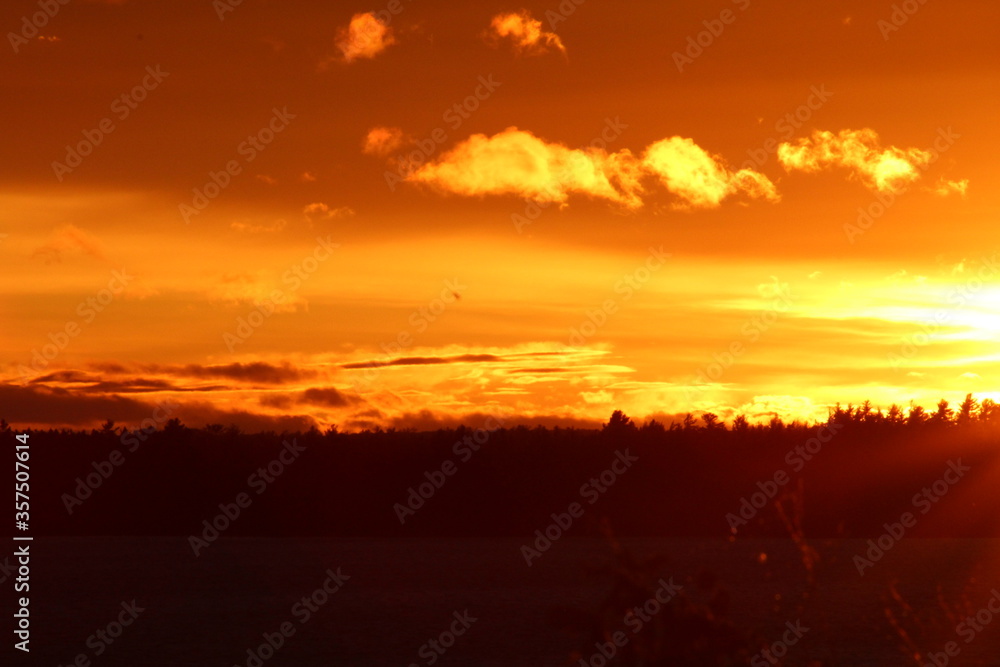 Fototapeta premium Skies over water