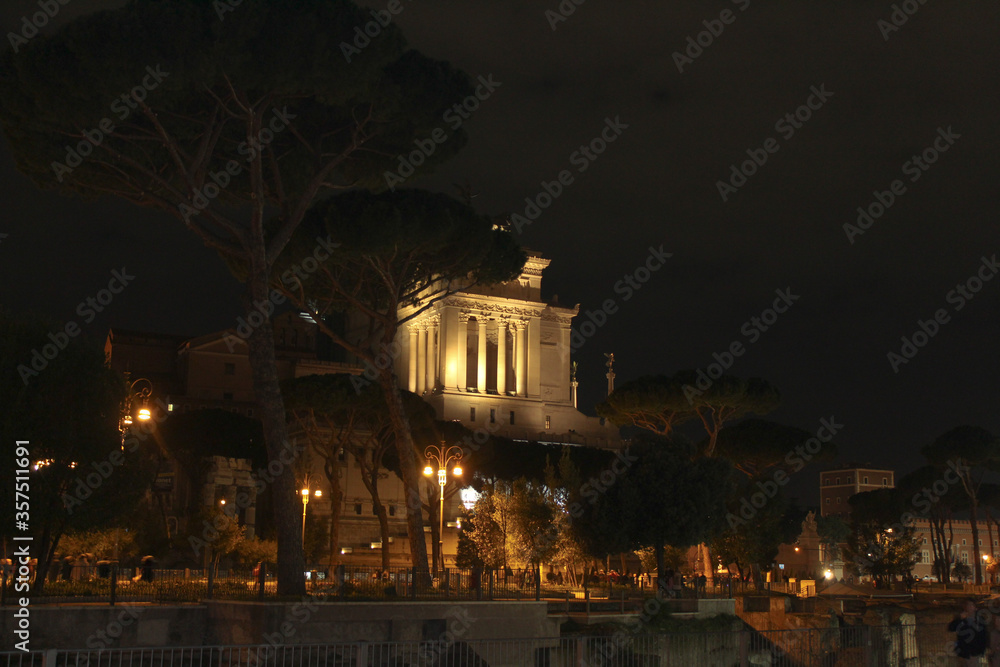 The National monument to Vittorio Emanuele II (Victor Emmanuel II) at night, Rome, Italy.