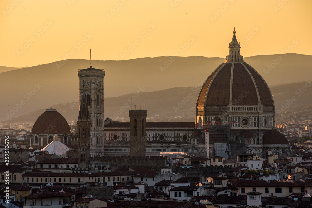 Fototapeta premium Panoramic view of Florence at sunset