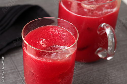 Fotografía energizing goji berry juice for summer