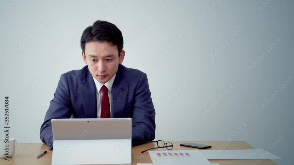 眠くなるビジネスマン