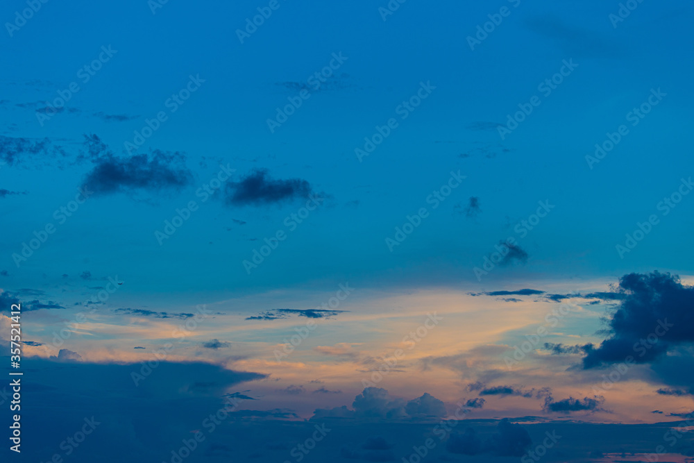 CLOUDS NUBES RARAS COLOR
