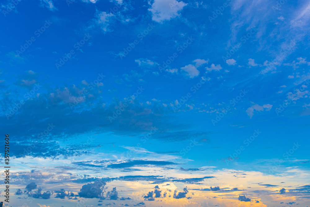 CLOUDS NUBES RARAS COLOR