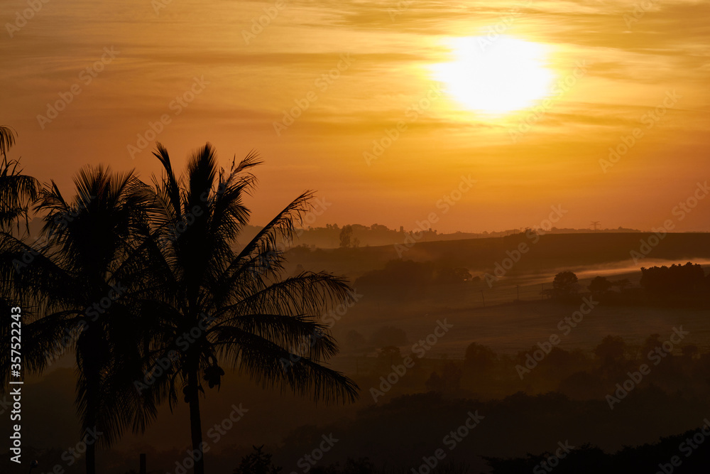 Obraz premium Nascer do sol com incríveis cores