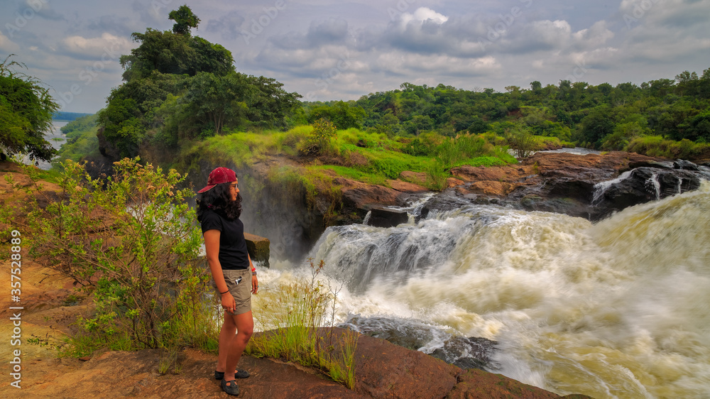 the White Nile forces its way through a gap in the rocks, only 7 metres (23 ft) wide, and tumbles 43 metres (141 ft), before flowing westward into Lake Albert