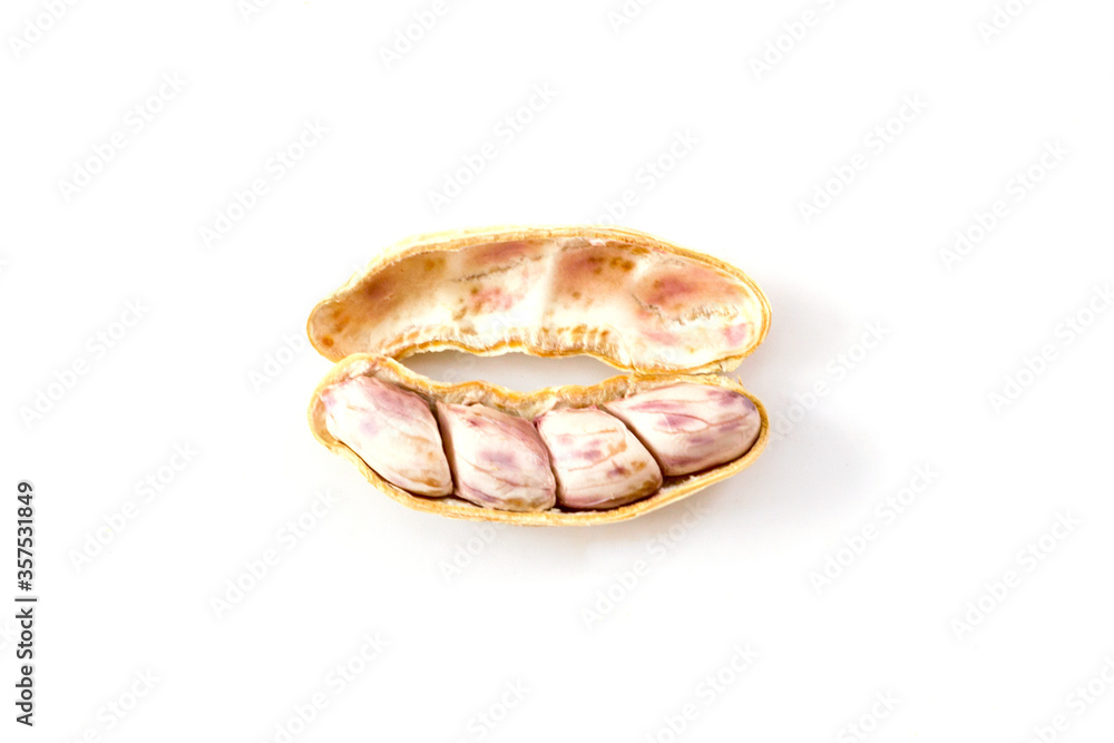 Obraz premium Close up boiled peanuts isolated on white background