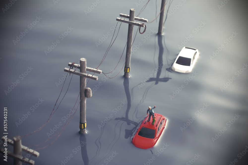 洪水で動けなくなった自動車と電信柱のジオラマ 洪水で動けなくなった自動車と電信柱のジオラマ