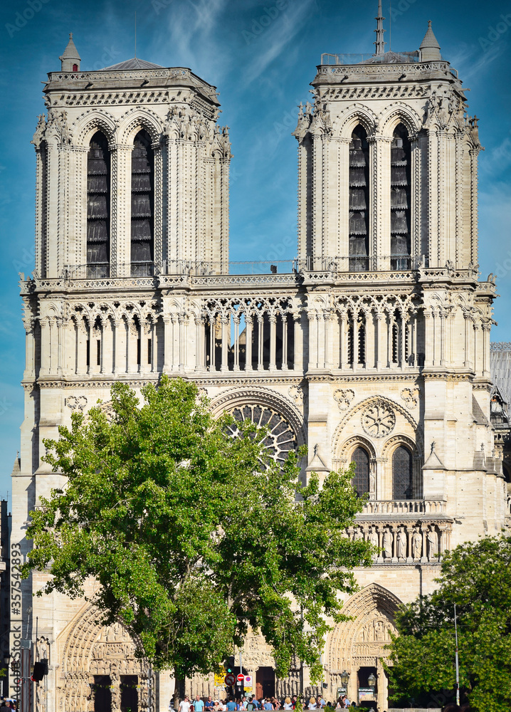 Notre Dame , Paris