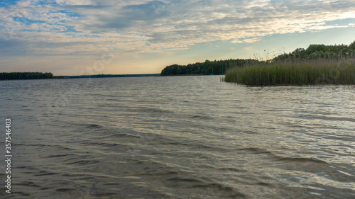 Jezioro Powidzkie wieczorem