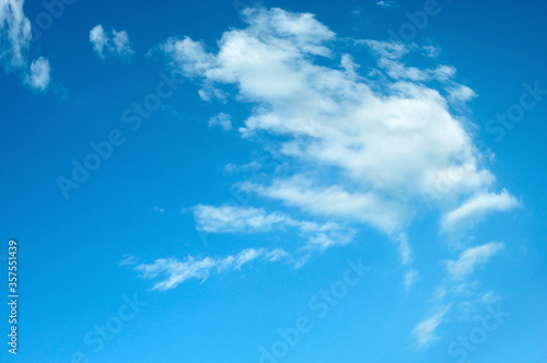 White shape cloud and the brigh blue sky. 