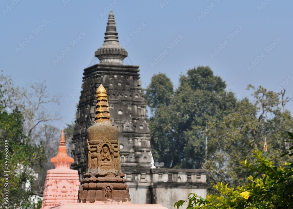 Fototapeta premium Mahabodhi temple complex in bodh gaya bihar india buddhist pilgrim site