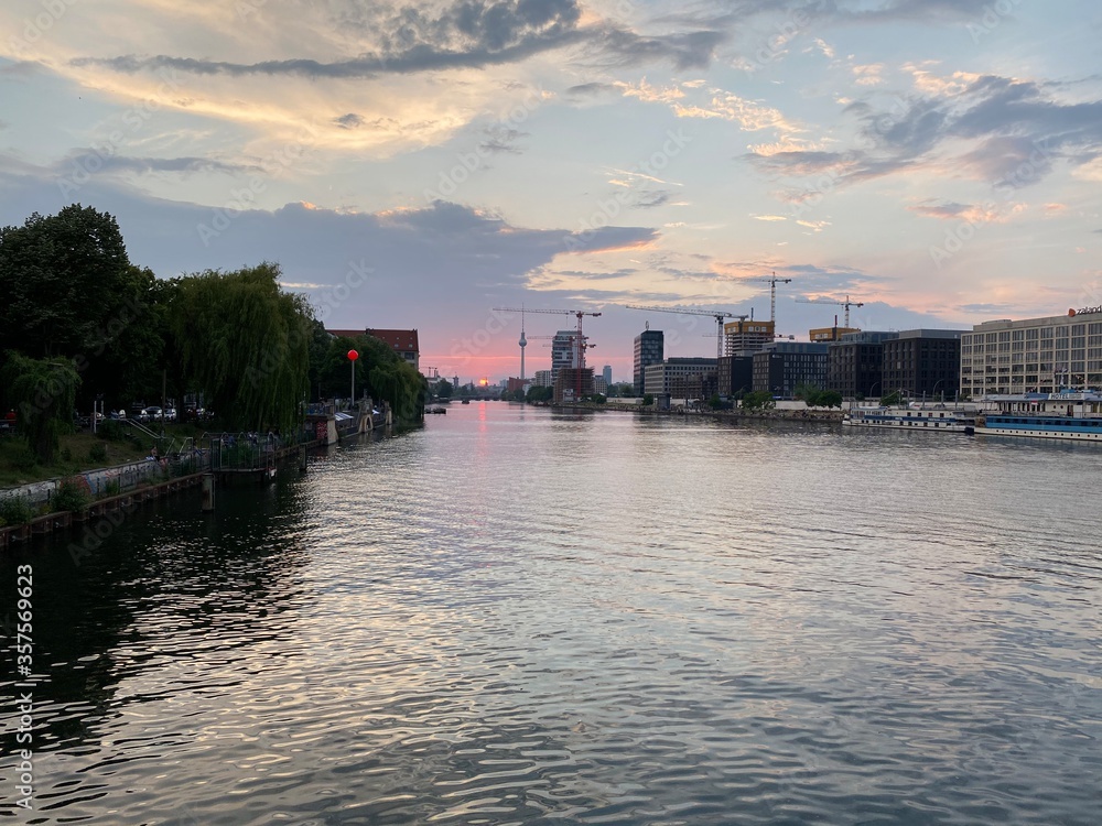 Naklejka premium Spree river sunset Berlin