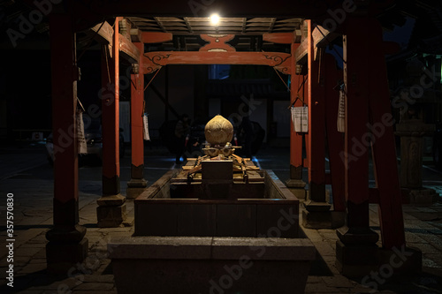 京都 東寺 夜の手水舎