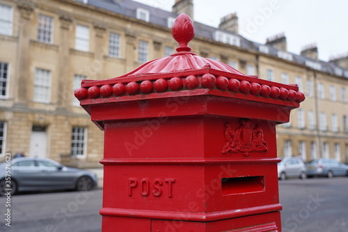 Fototapeta red post box in london uk