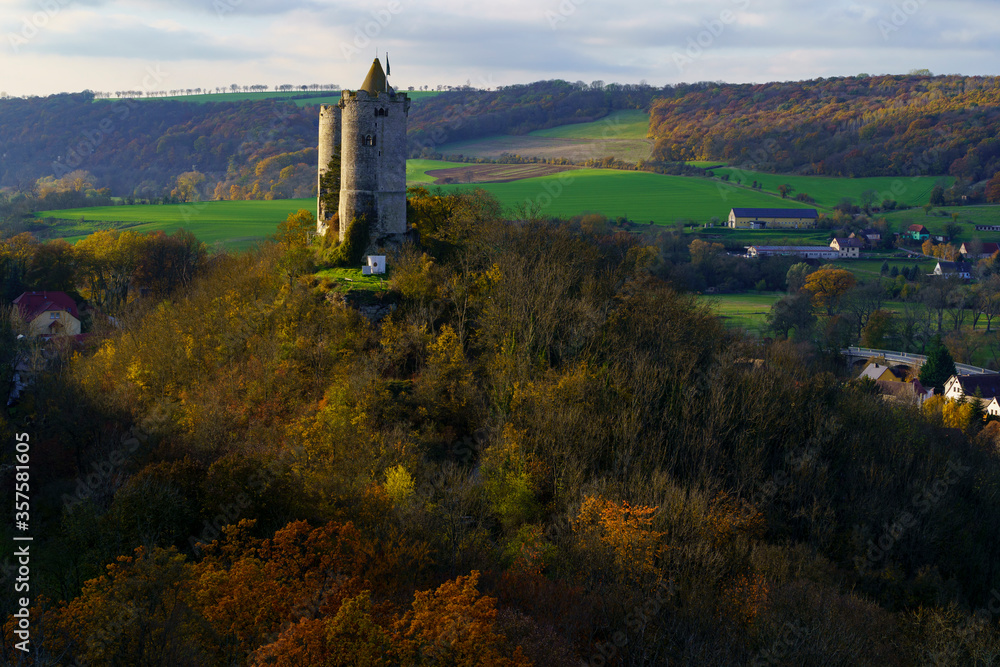 Blick von der Rudelsburg aus auf die Burg Saaleck bei Saaleck, an der Straße der Romanik, Bad Kösen, Burgenlandkreis, Sachsen-Anhalt, Deutschland