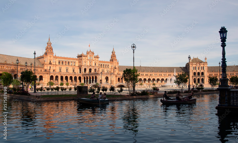 The Plaza de España is an architectural complex located in the María Luisa park in the city of Seville, Ibero-American Exposition, 1929, Well of Cultural 