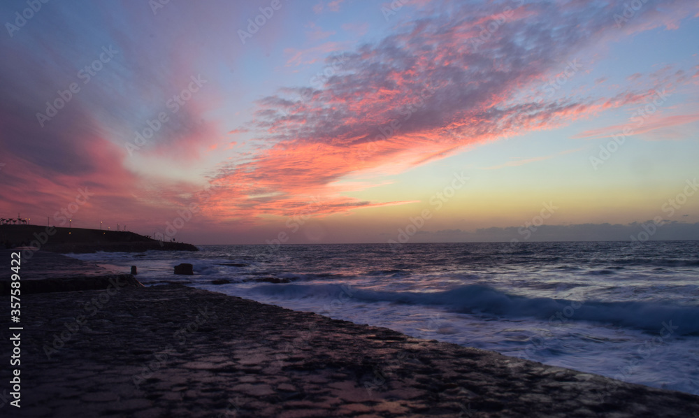 Obraz premium Sunset on the Mediterranean sea 