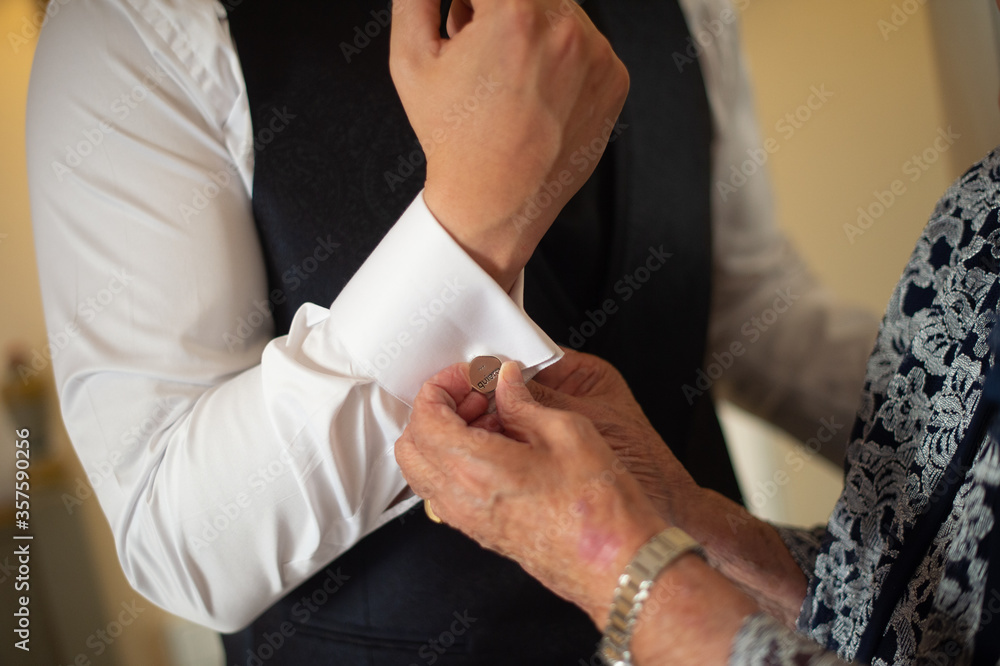 Fototapeta premium hands link with feeling